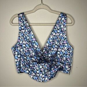 The Frolic Floral V-Neck Sleeveless Crop‎ Top